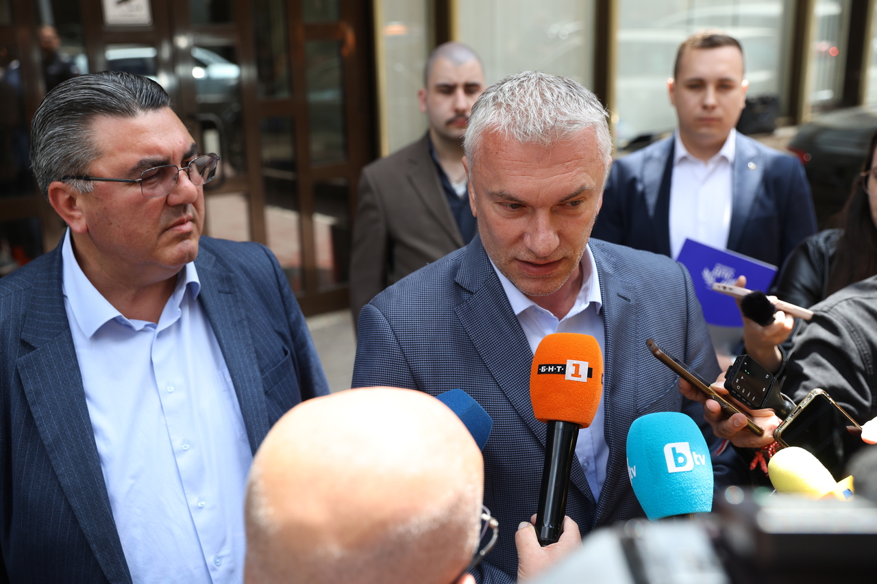 <p>Служители на областната управа запечатаха централата на ДПС &ndash; Централен съвет на столичния бул. &quot;Александър Стамболийски&quot; 45А.</p>