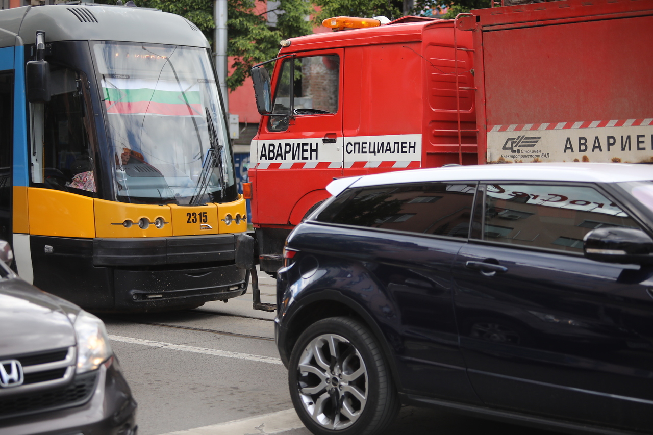 <p>Катастрофа затрудни движението на трамваите по бул. &quot;Христо Ботев&quot; в София.</p>