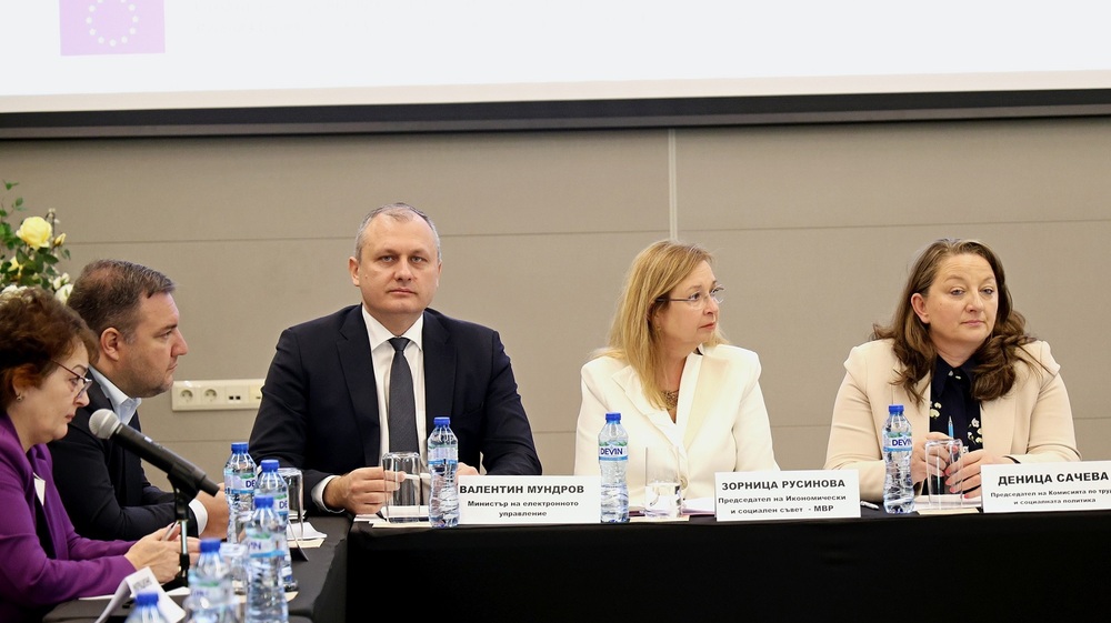 Министър Мундров: Ще улесним достъпа на чуждестранни работници