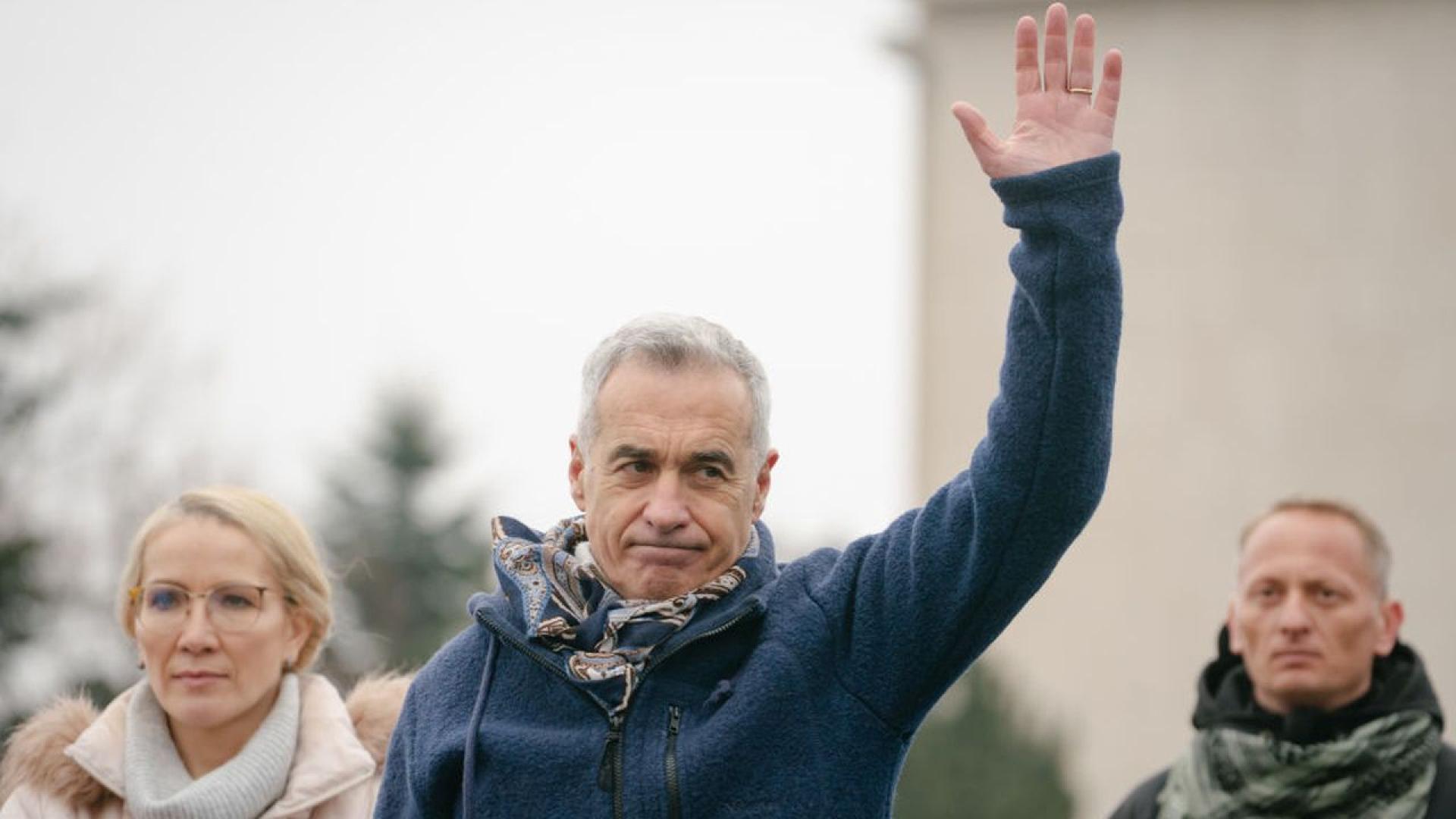 Кандидатът за президент на Румъния Калин Джорджеску обяви късно в