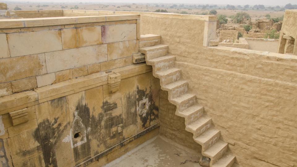 В различни точки на света съществуват места, около които се