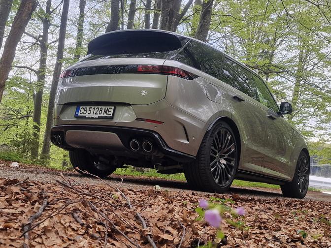 Range Rover Sport SV галерия