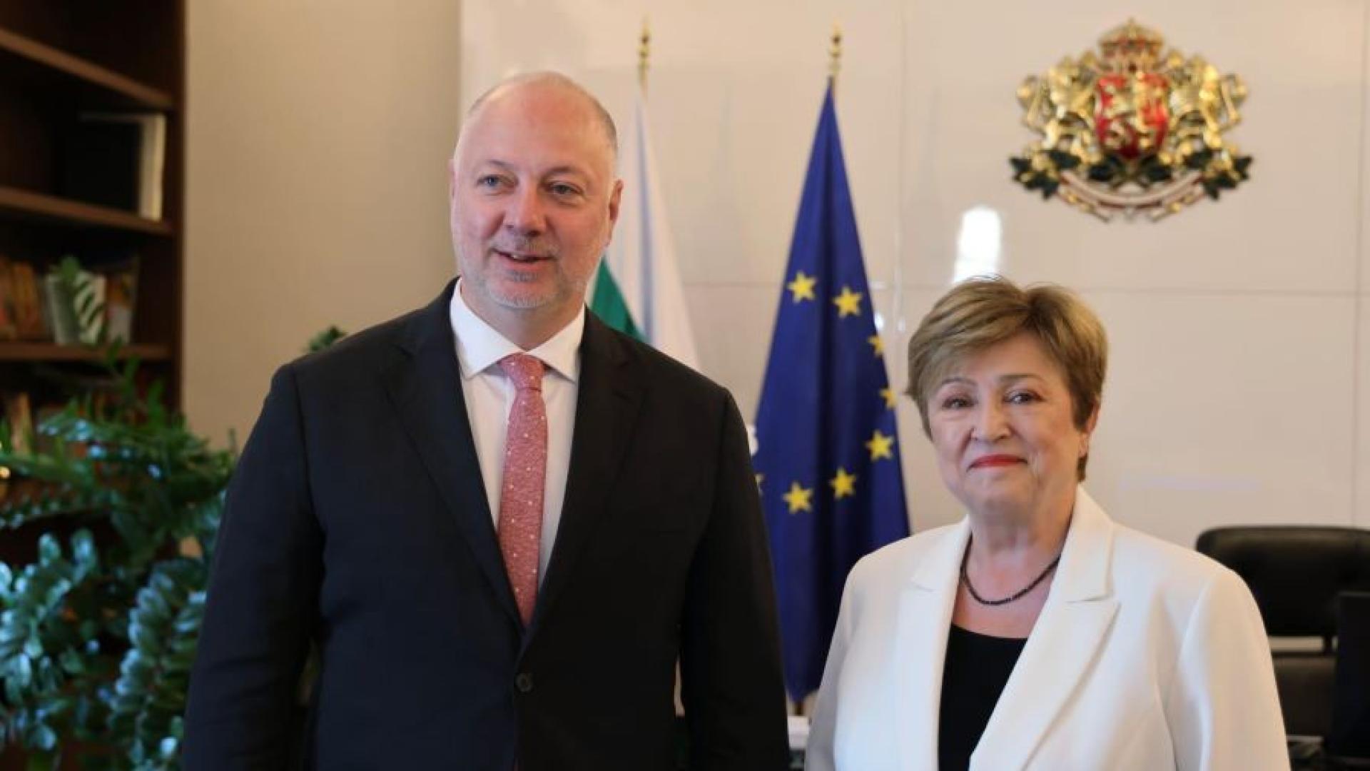 Вмомента сме в навечерието на приемането на еврото Предстои нова