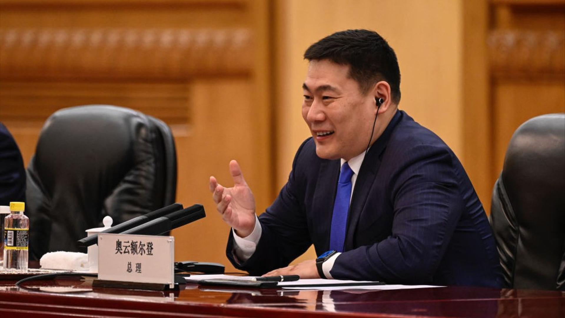 Премиерът на Монголия Лувсаннамсрайн Оюн Ердене подаде оставка след антикорупционно разследване