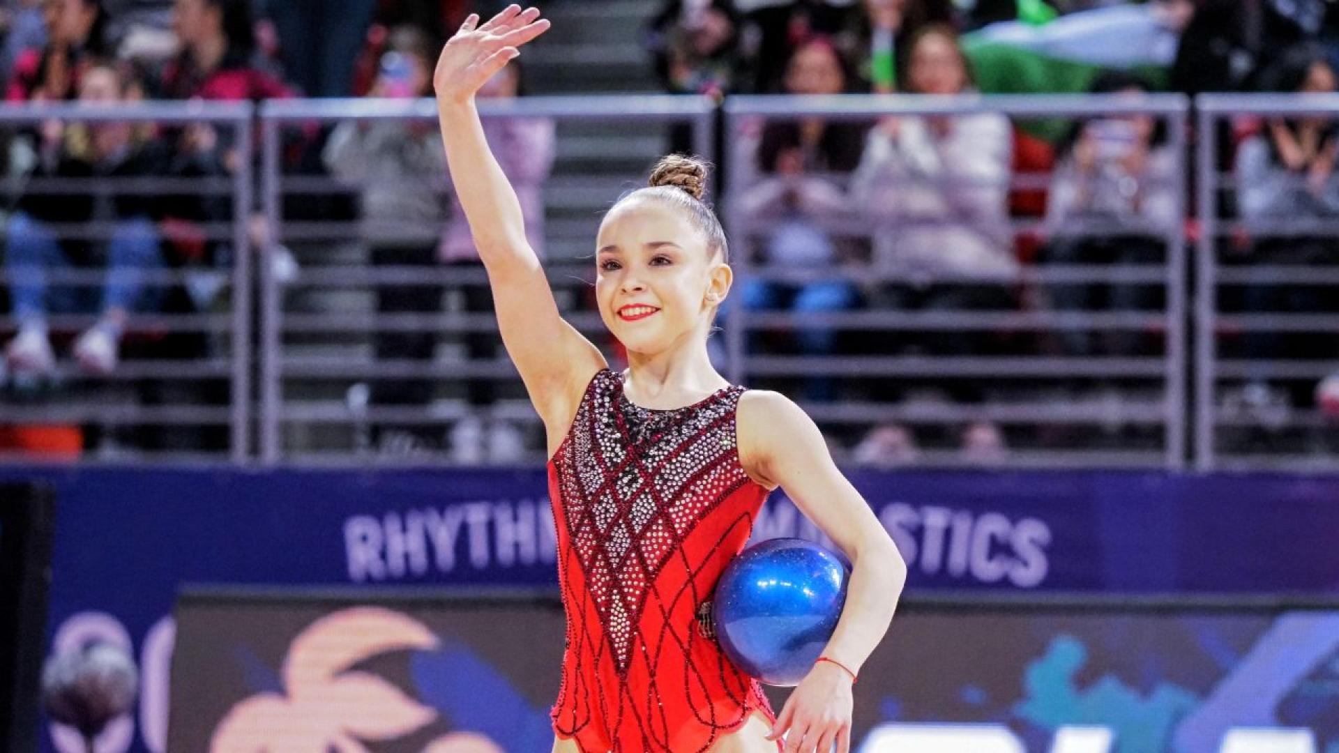 Българската гимнастичка Стилияна Николова завоюва европейските титли на обръч и