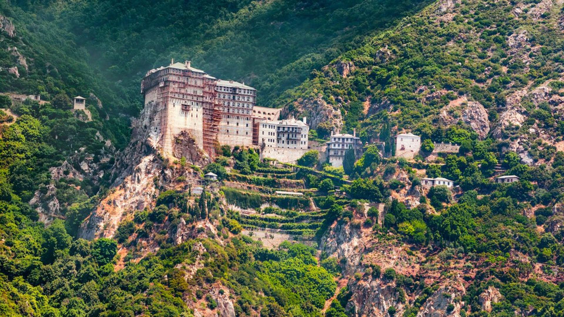 Продължават огледите за пригодността на сградите на Света гора след