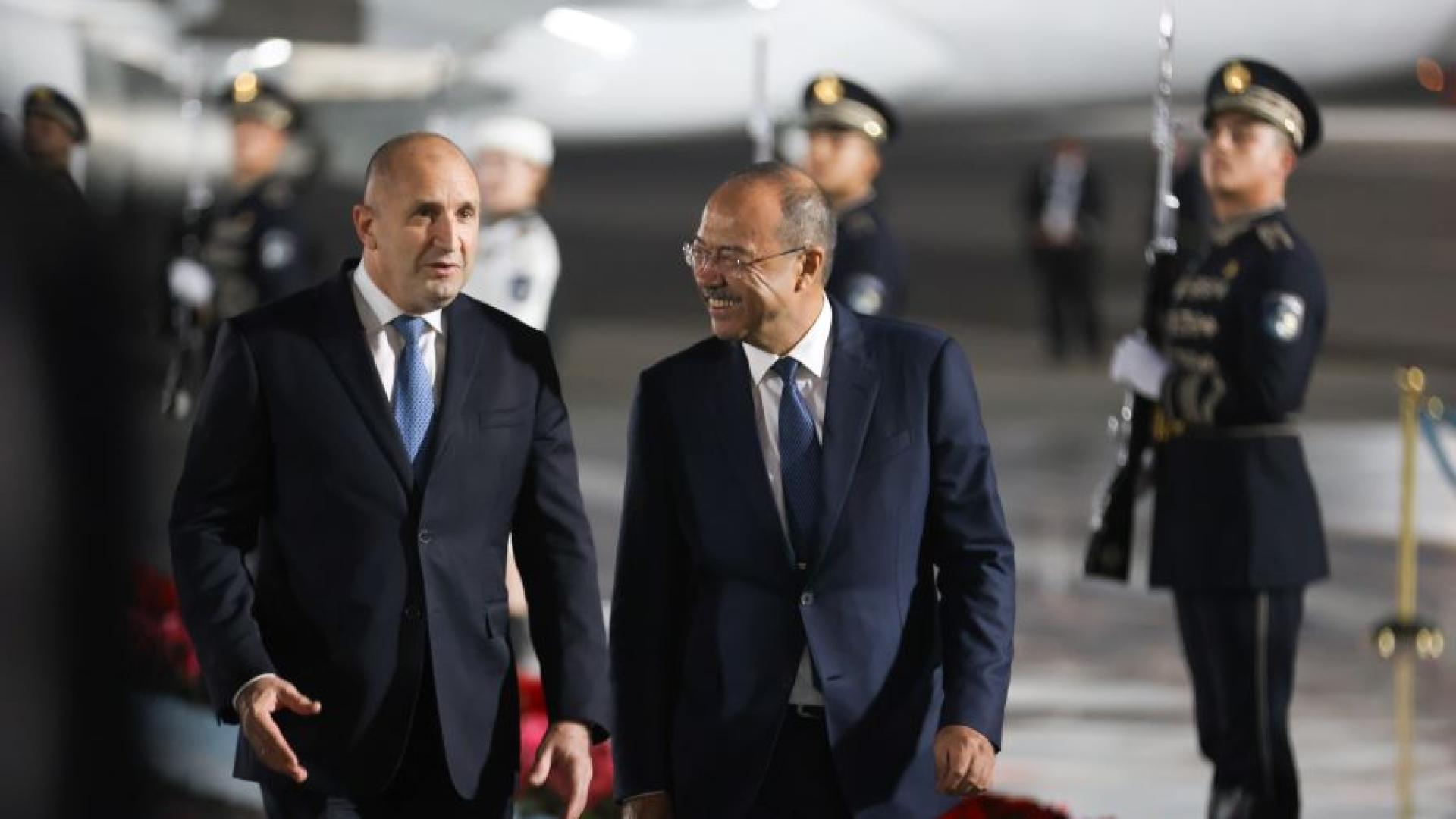 Държавният глава Румен Радев беше посрещнат в резиденцията Куксарой в