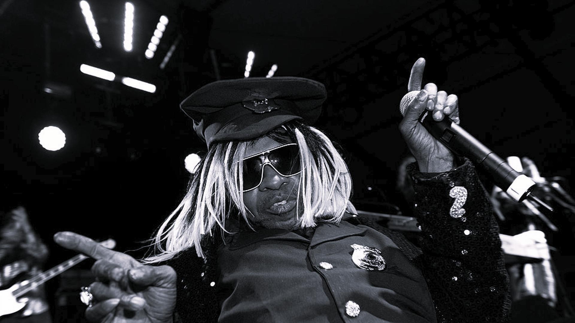 Слай Стоун влиятелната но енигматична фънк и рок звезда чиито