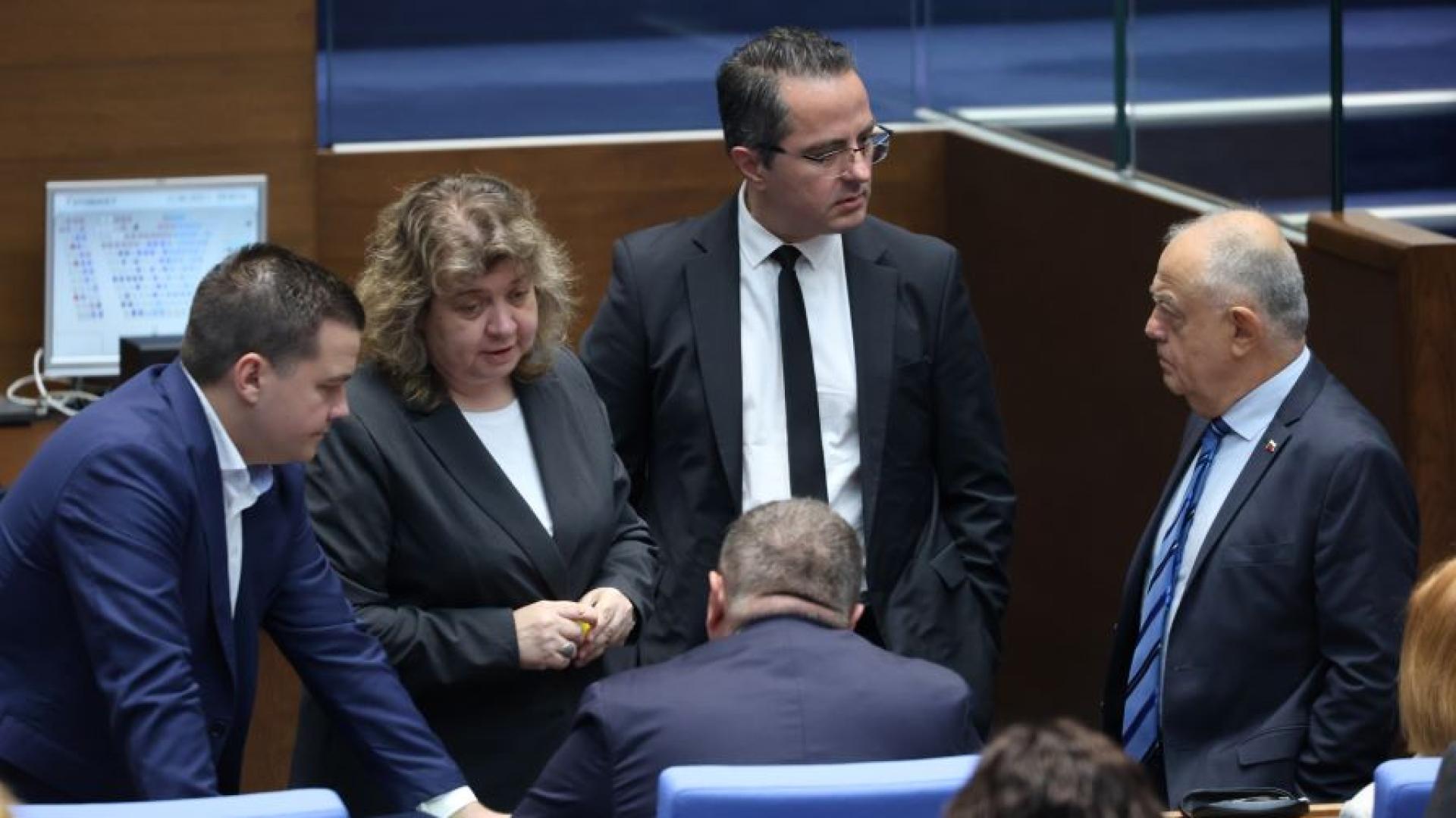 Проблем с аудио системата в пленарната зала отлага началото на