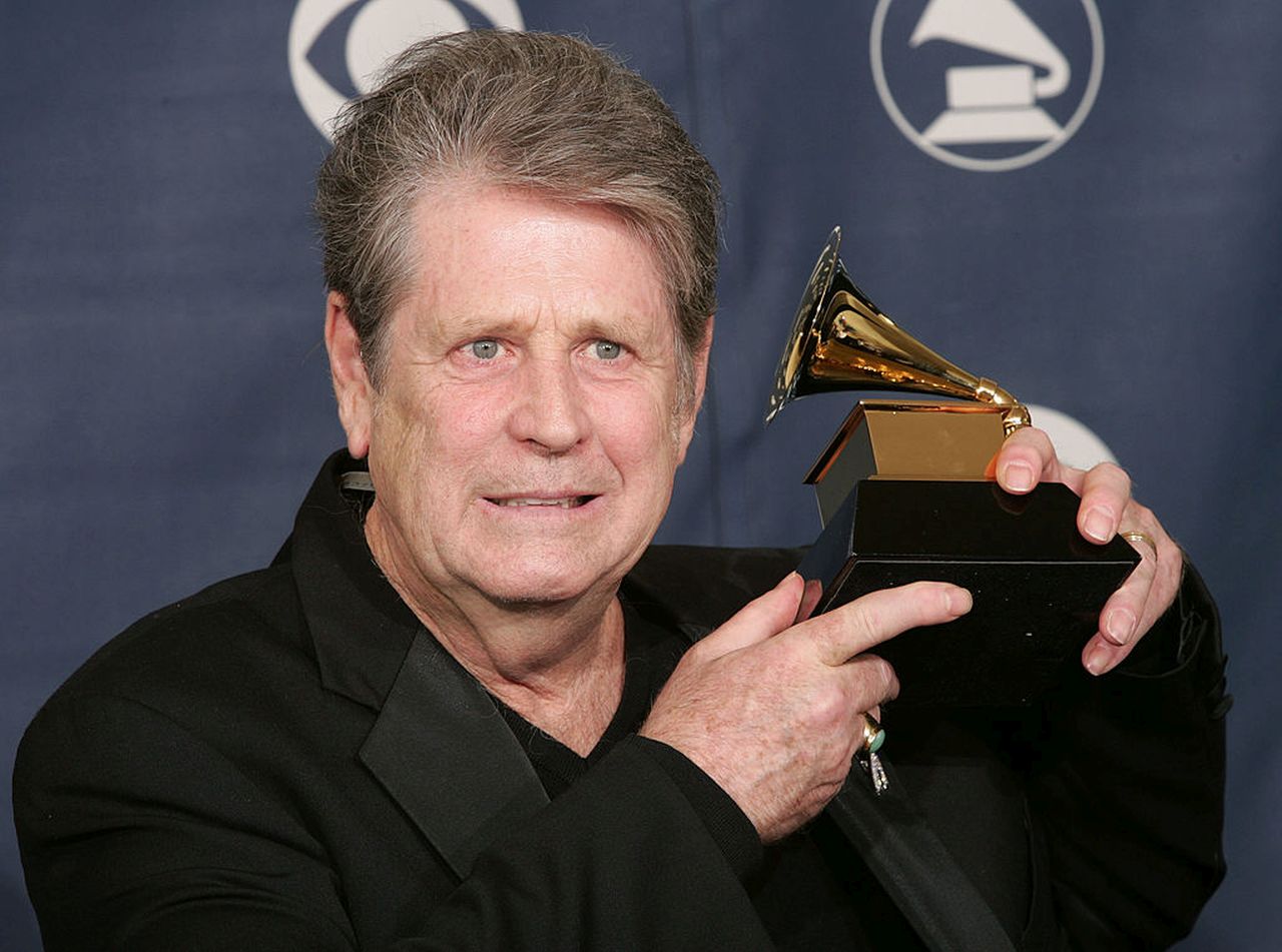 <p><strong>Брайън Уилсън</strong> &ndash; съосновател на The Beach Boys и създател на безсмъртни хитове като &bdquo;Good Vibrations&ldquo; и &bdquo;Surfin&rsquo; USA&ldquo;. Автор на автобиографията &bdquo;Wouldn&#39;t It Be Nice&ldquo; и герой на филма &bdquo;Love and Mercy&ldquo;. Почина на 82 години.</p>