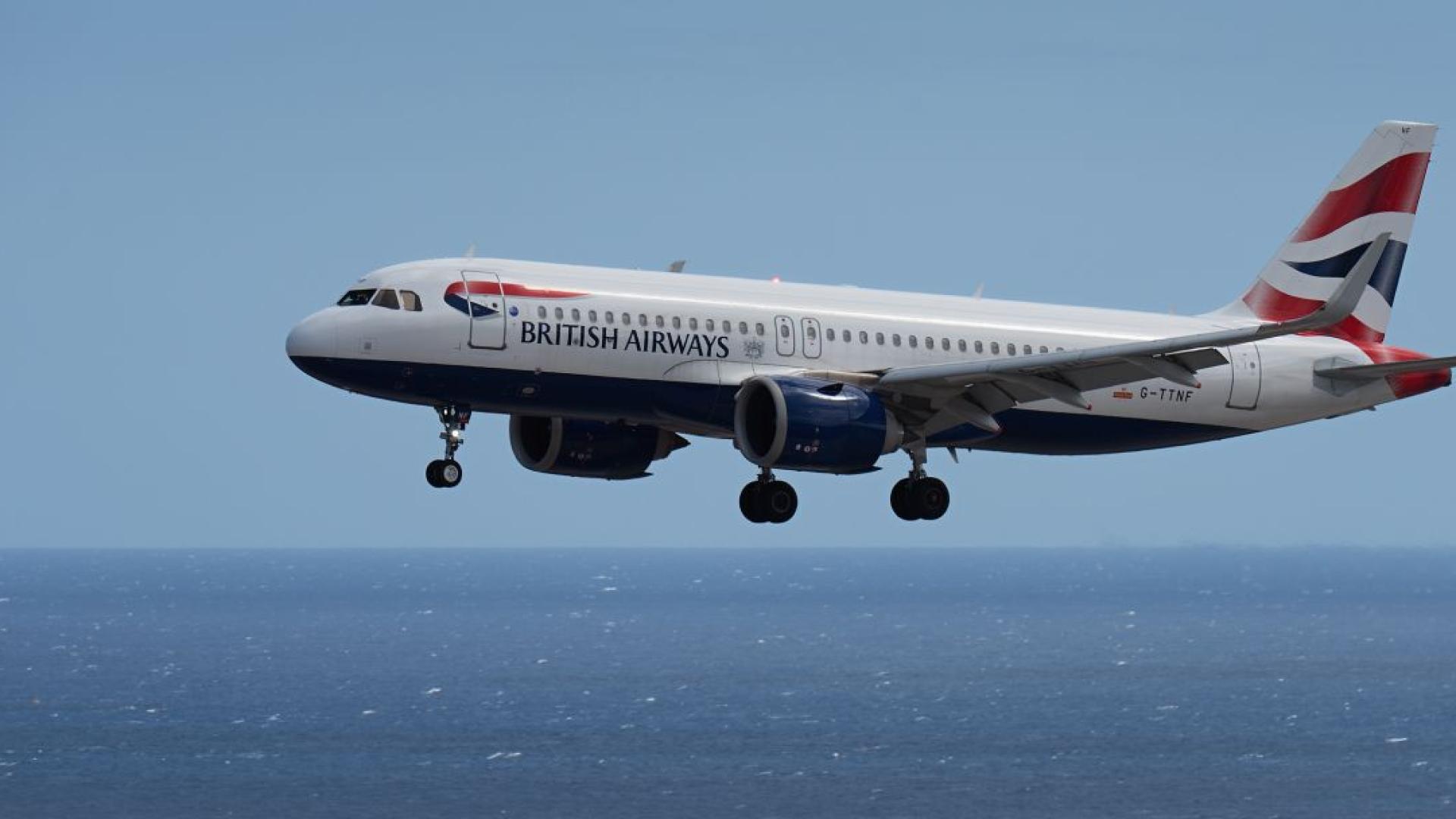 Вранните часове на 2 август 1990 г търговски полет пътуващ