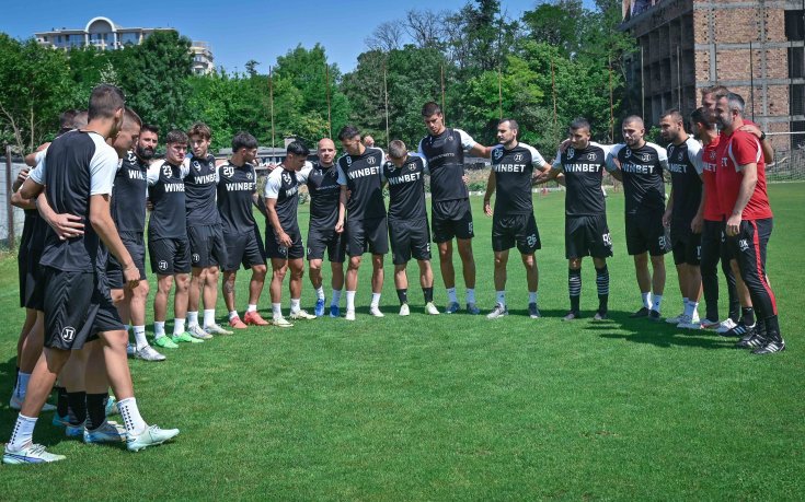 Играчите на Локо Пд получиха почивен ден