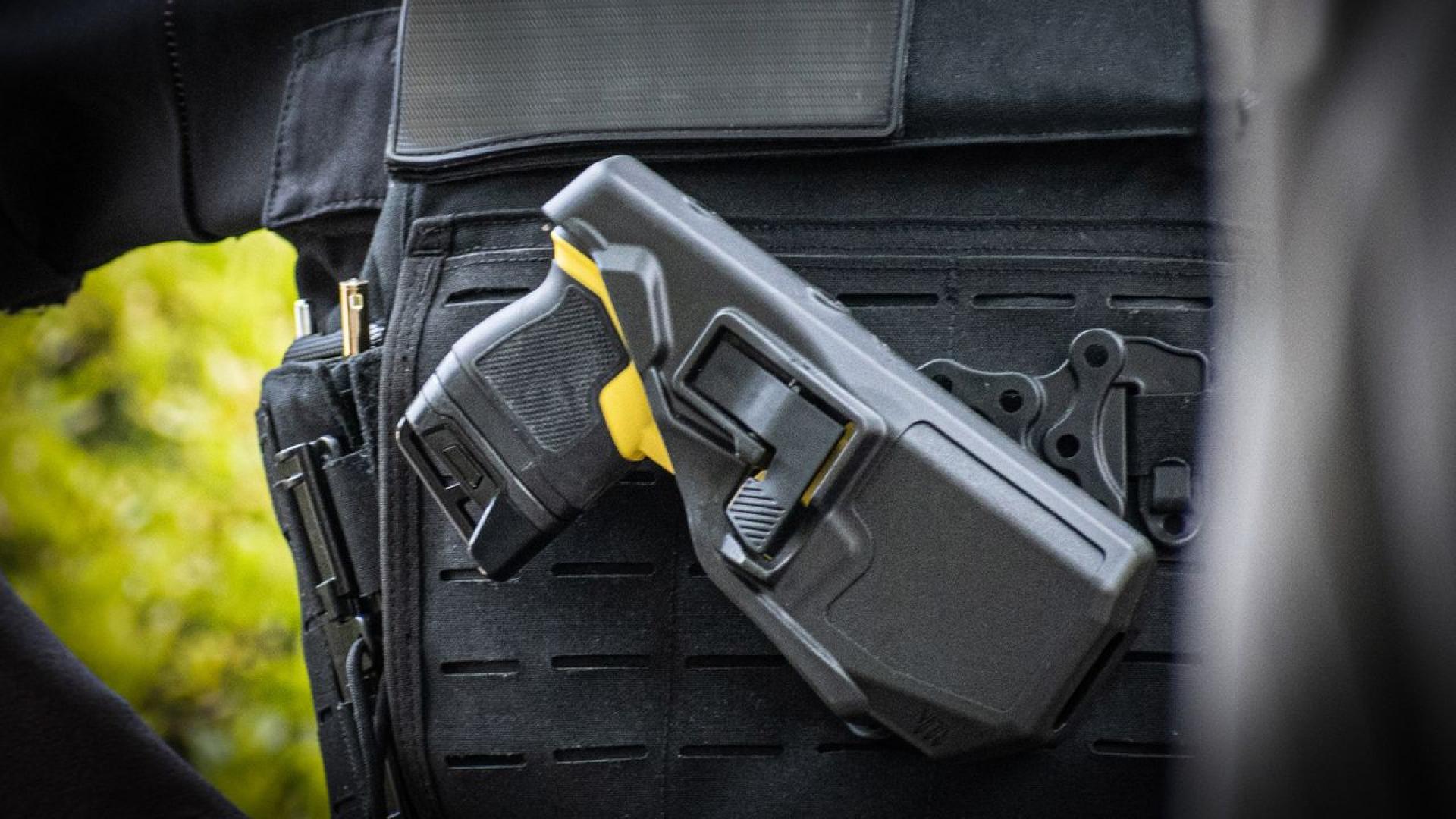 Предстои купуването на тейзери от последно поколение и тактически елечета