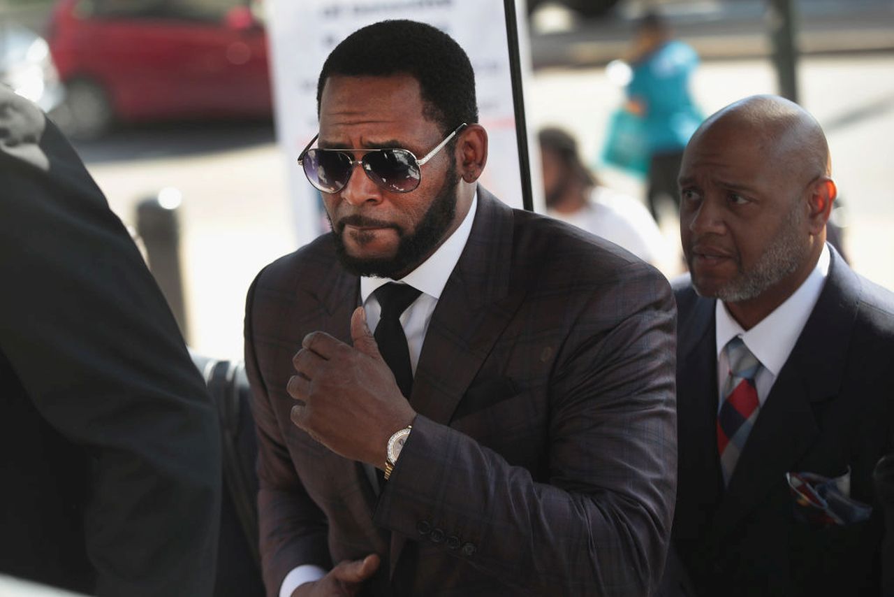 R Kelly приет по спешност в болница след предозиране в затвора