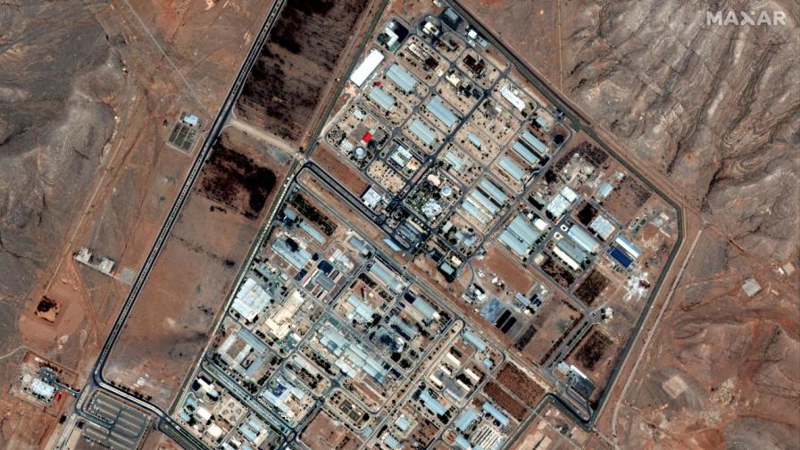Израел порази иранска военна база и складове за дронове