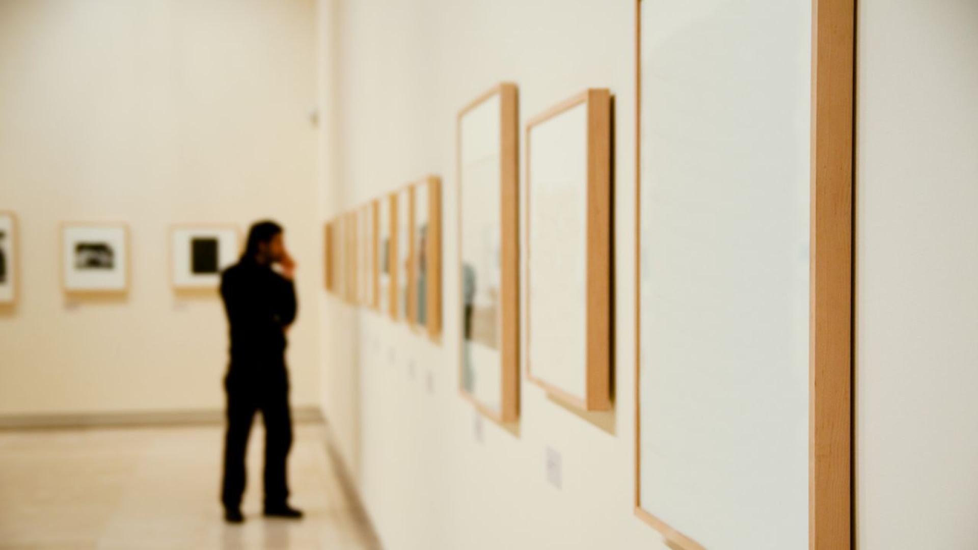 Маслена картина от 18 ти век е повредена след като посетител