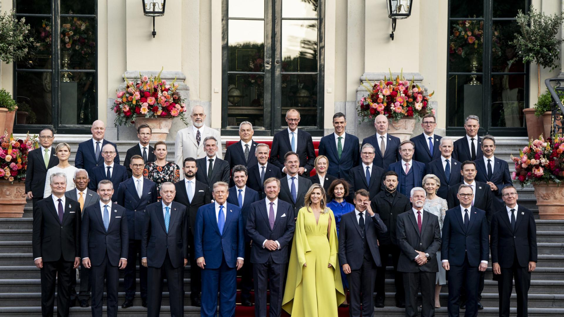 Кралица Максима на Нидерландия привлече всички погледи в ефектен зелен