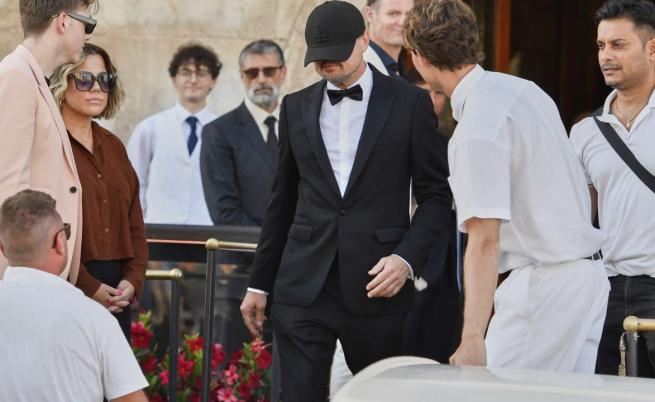 Модни грехове: Кой шокира с тоалет на „сватбата на века“