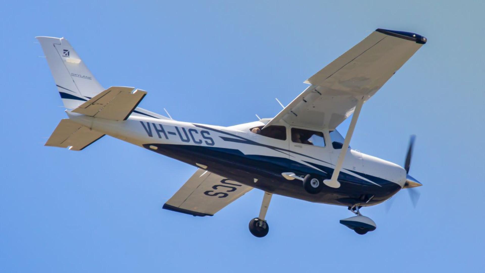 Самолет катастрофира в поле в щата Алабама и сега властите