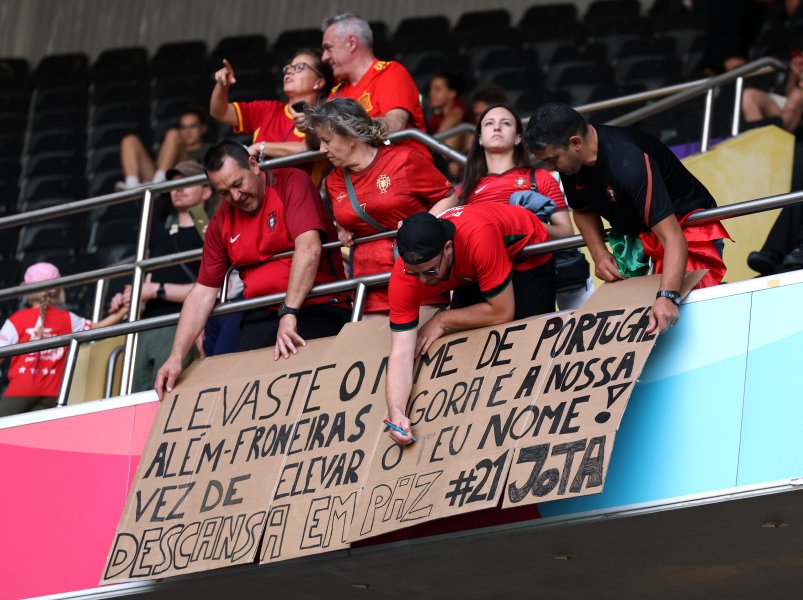 Минута мълчание за Диого Жота преди мача между Испания и1