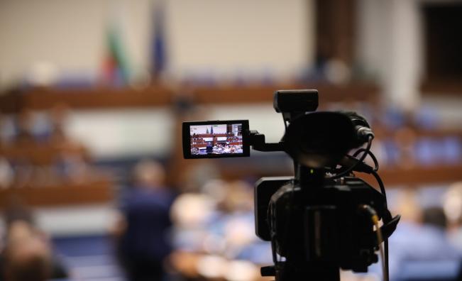 <p>Скандал, НС привика премиера, той не им вдигна телефона</p>