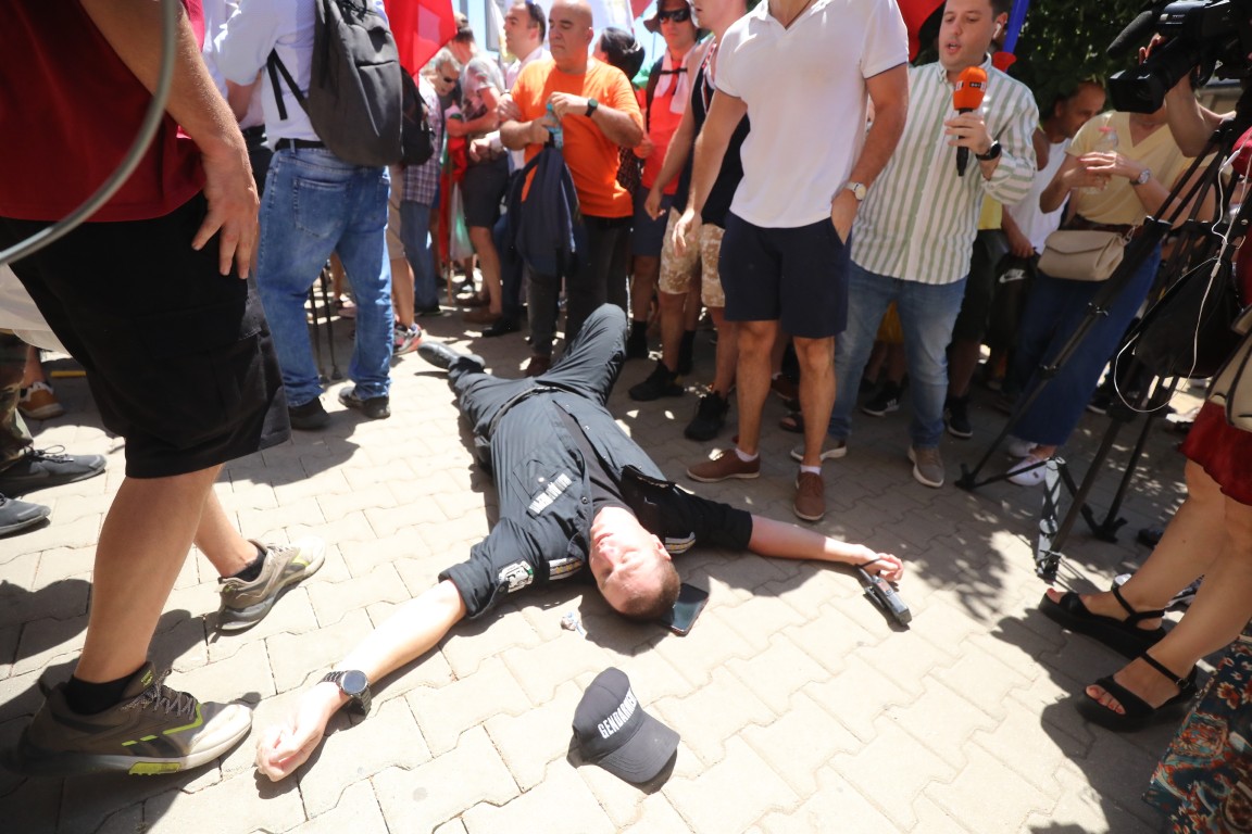 <p>протест, Величие</p>