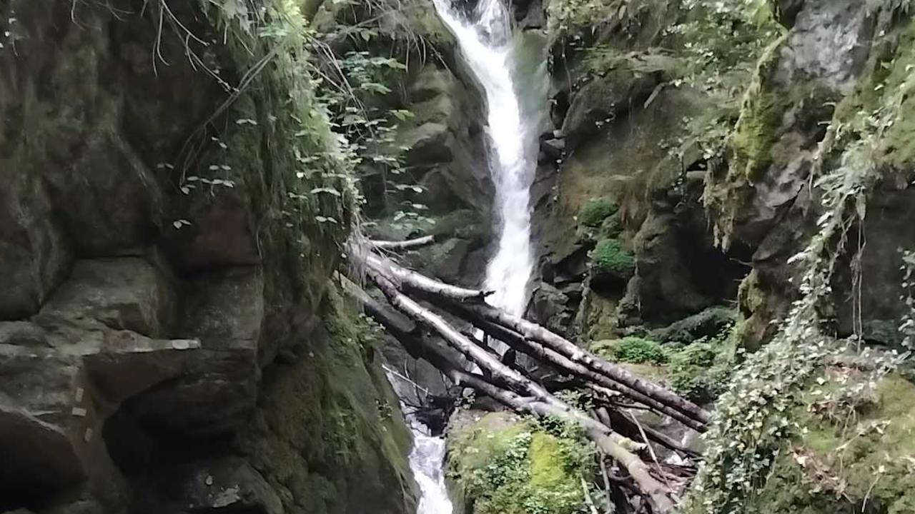 Лешнишки водопад