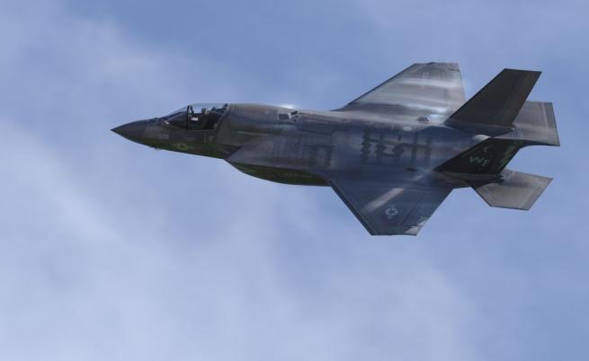 J-35A: Китайският съперник на американския изтребител F-35 е заснет във въздуха