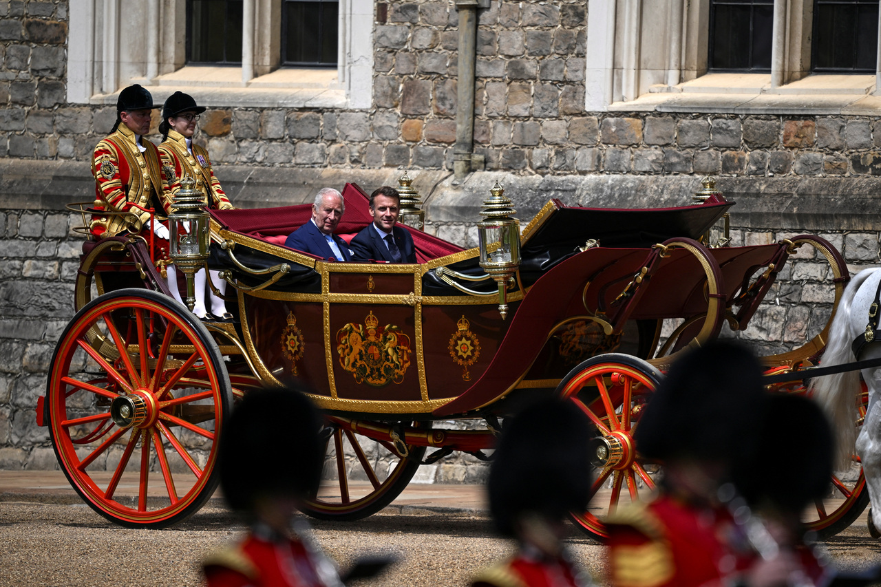 <p>Великобритания посреща Макрон с помпозност и церемонии.</p>