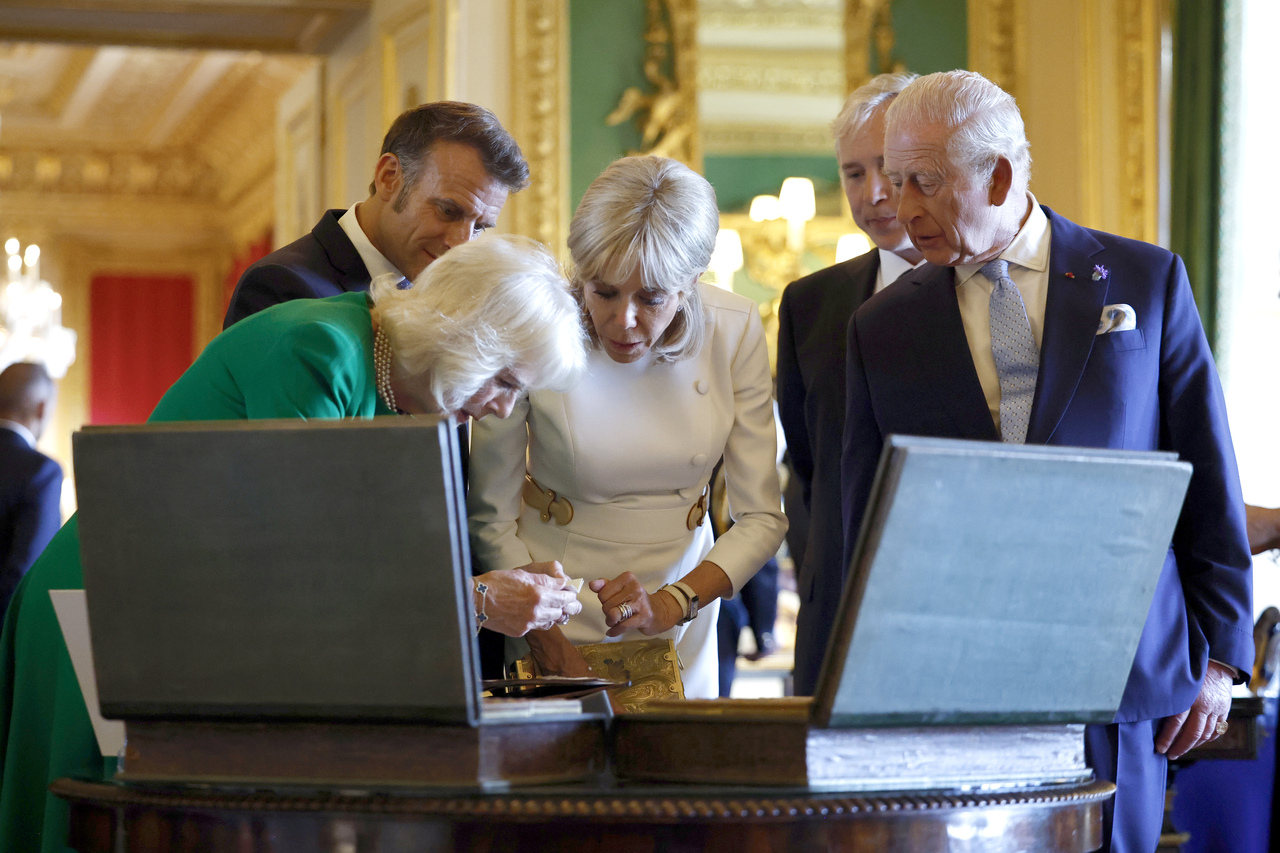 <p>Великобритания посреща Макрон с помпозност и церемонии.</p>