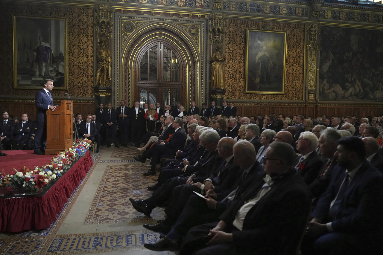 <p>Великобритания посреща Макрон с помпозност и церемонии.</p>