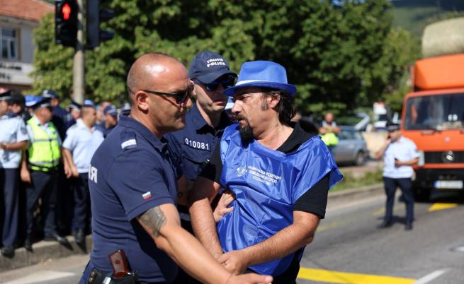Горски служители протестираха за 30% по-високи заплати в Кресна