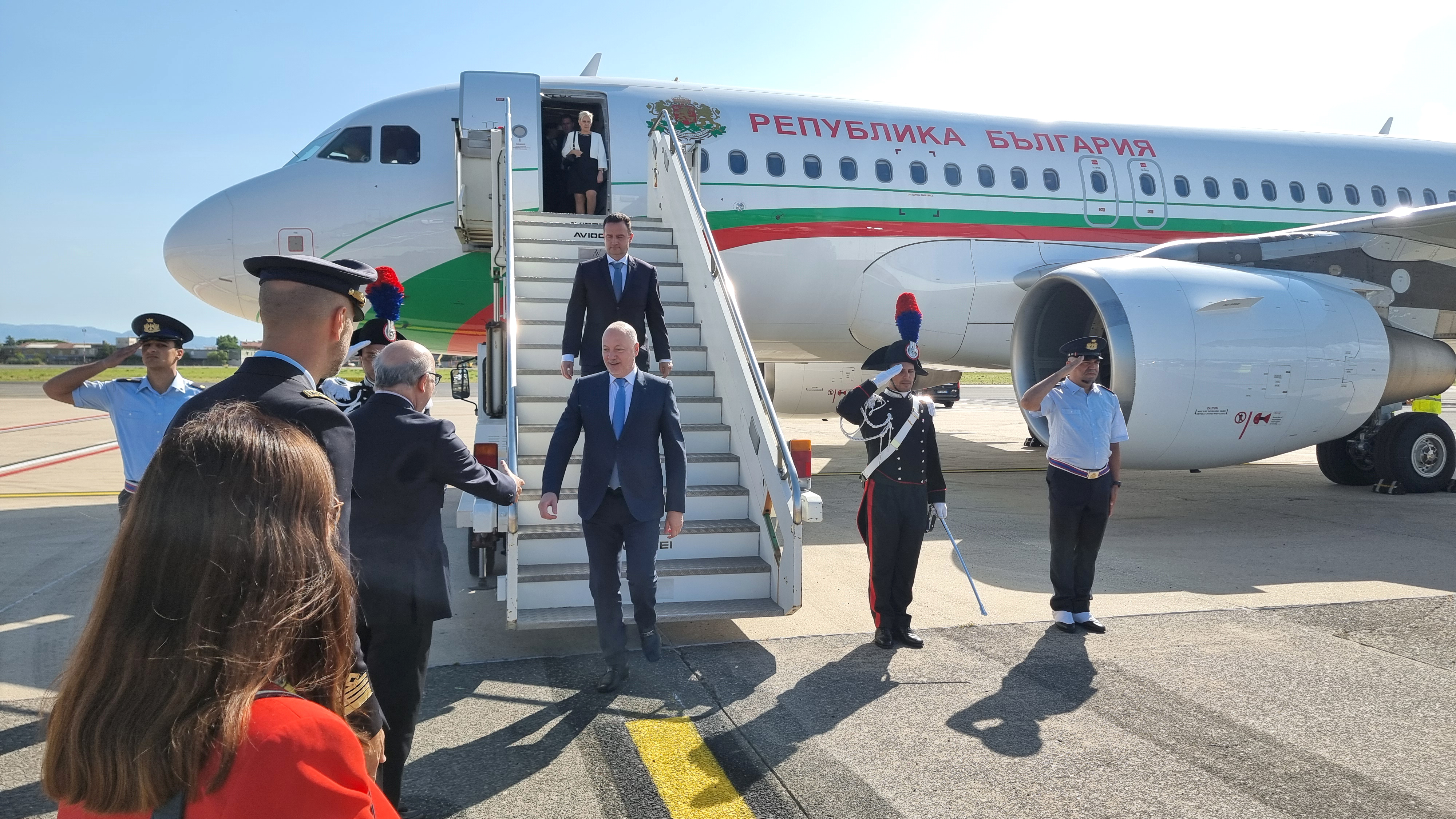 <p>Министър-председателят Росен Желязков пристигна в италианската столица Рим, където ще вземе участие в Конференцията на високо равнище за възстановяването на Украйна.</p>