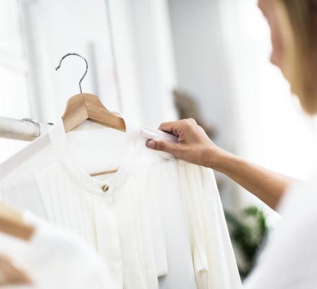 Забързаното ежедневие в което живеем не означава че и гардеробът