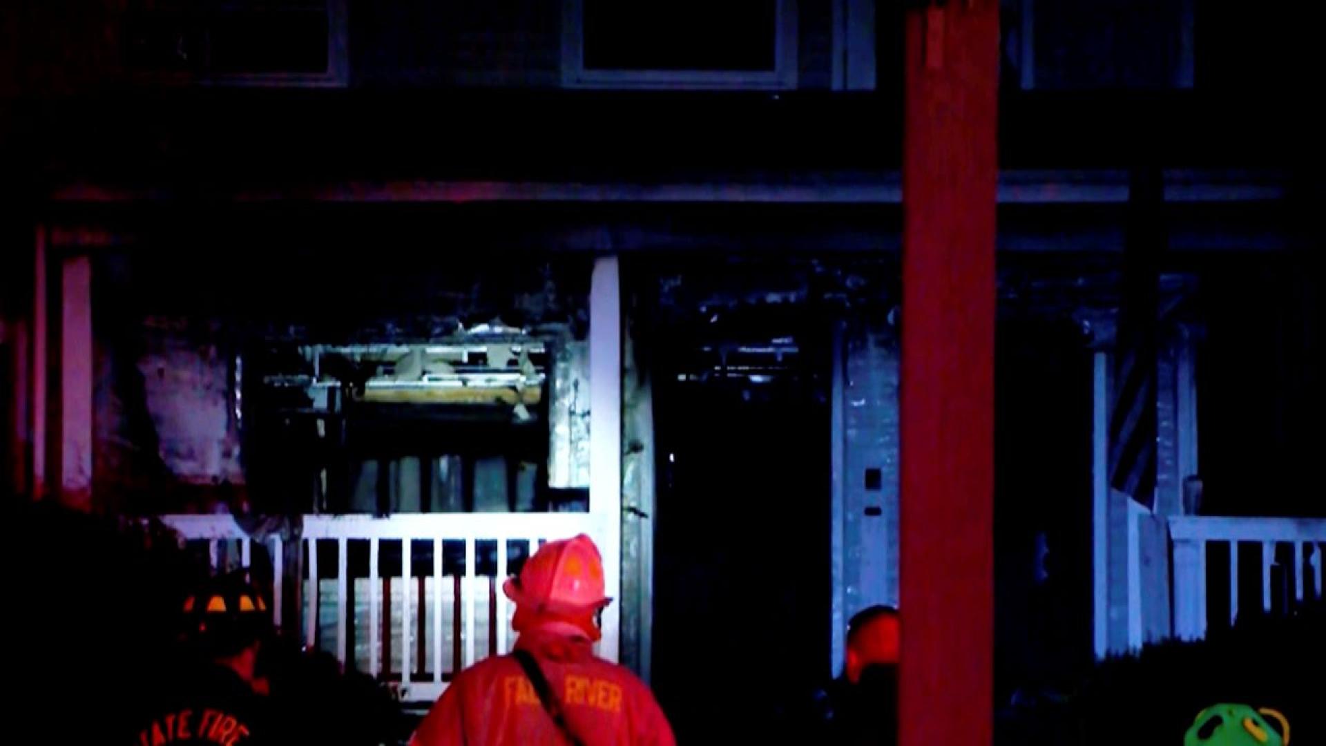 Най малко 9 души загинаха а повече от 30 са ранени