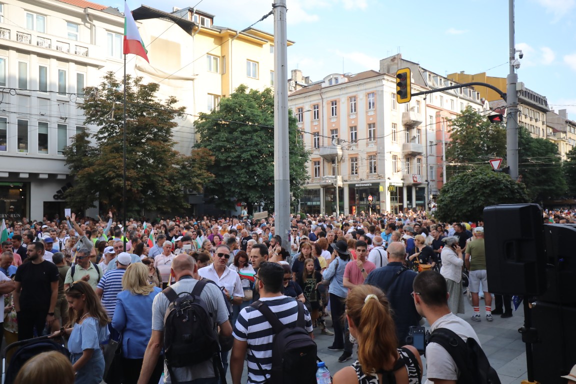 <p>Множество граждани се събраха на протест пред Съдебната палата в София с искане за независимо правосъдие.</p>