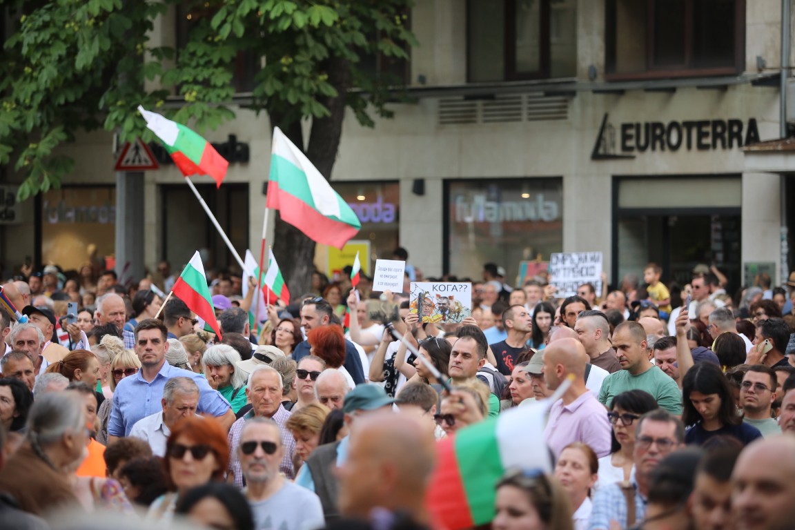 <p>Множество граждани се събраха на протест пред Съдебната палата в София с искане за независимо правосъдие.</p>