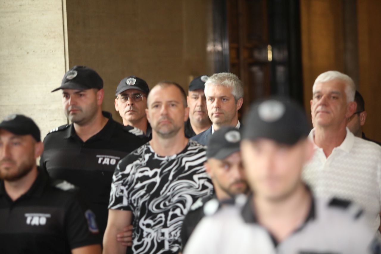 <p>Съдът гледа мярката за неотклонение на кмета на Варна Благомир Коцев</p>