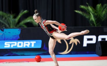 Стилияна Николова е на финалите на обръч и на топка на Световната купа по художествена гимнастика