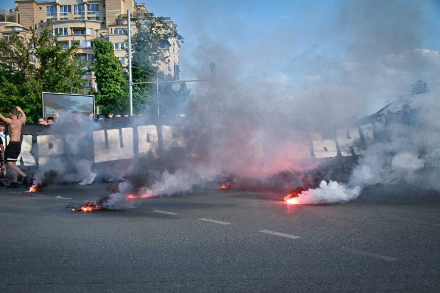 Фенове на Локомотив Пловдив с протест срещу собственика Христо Крушарски1