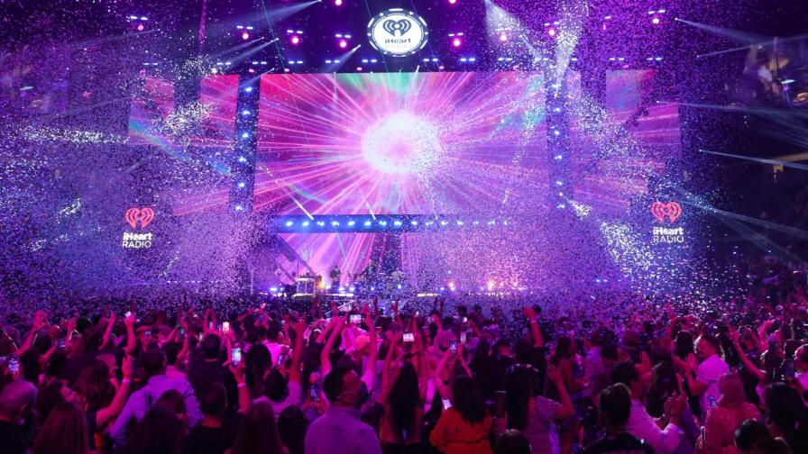 <p>Скандалът с изневяра на концерт на Coldplay: Защо HR директорката не беше уволнена?</p>