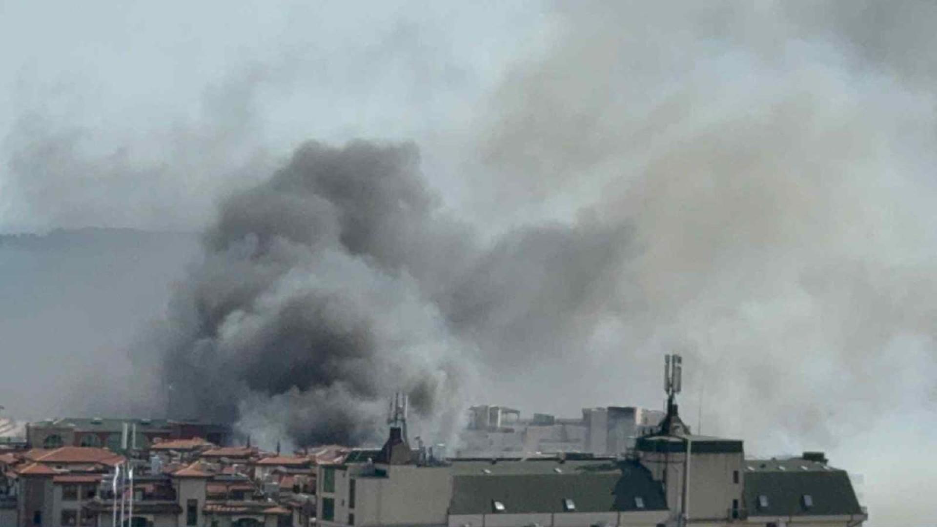 Пожар избухна преди около 15 минути на паркинг в близост