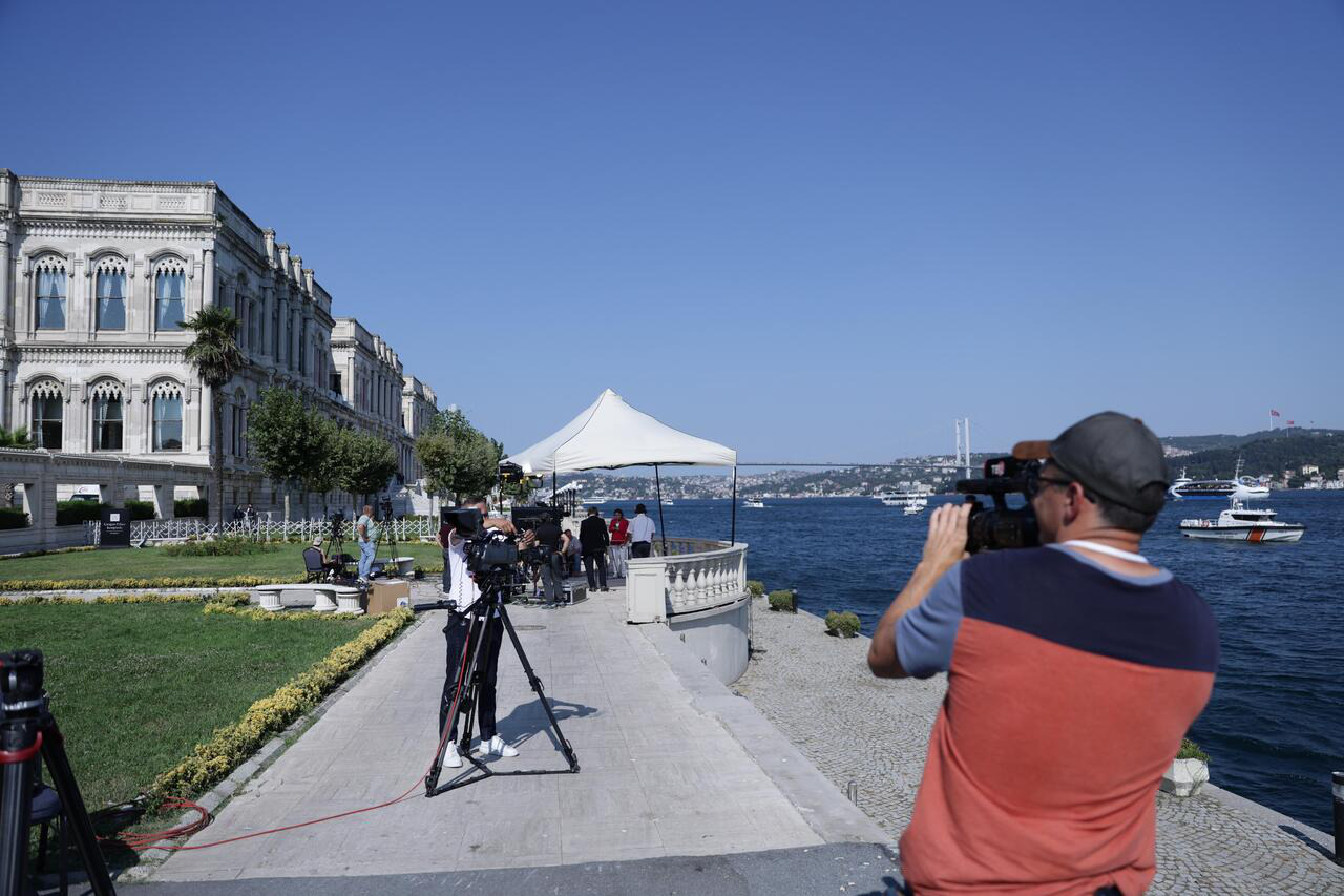 Представители на Украйна и Русия пристигнаха в двореца "Чираган".