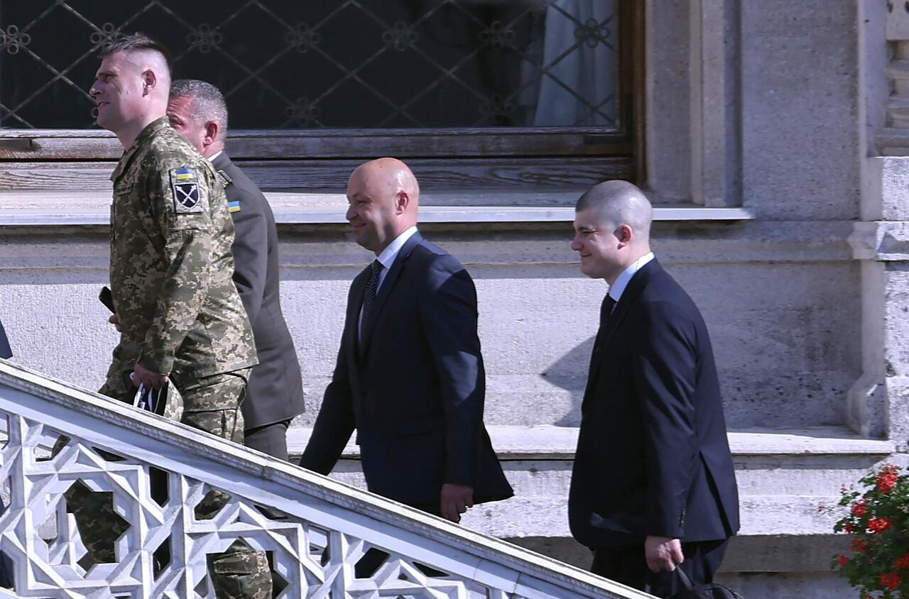 Представители на Украйна и Русия пристигнаха в двореца "Чираган".