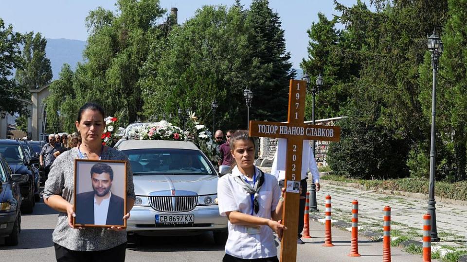 Днес близки и приятели се сбогуваха с Тодор Славков –