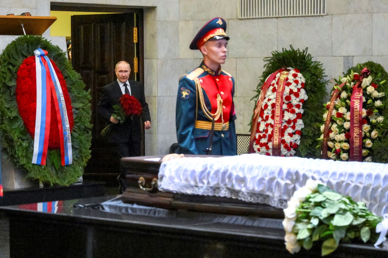 Путин си взе последно сбогом с Ирина Подносова, шеф на Върховния съд
