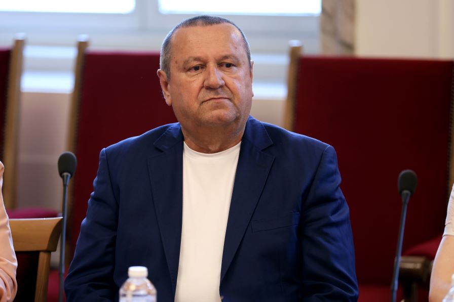 Освободиха Хасан Адемов от две постоянни комисии и го избраха за член на други две