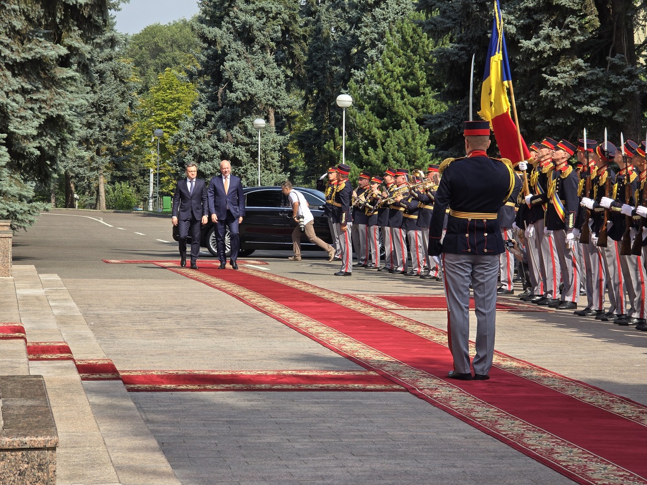 <p>Премиерът Желязков на визита в Молдова.</p>