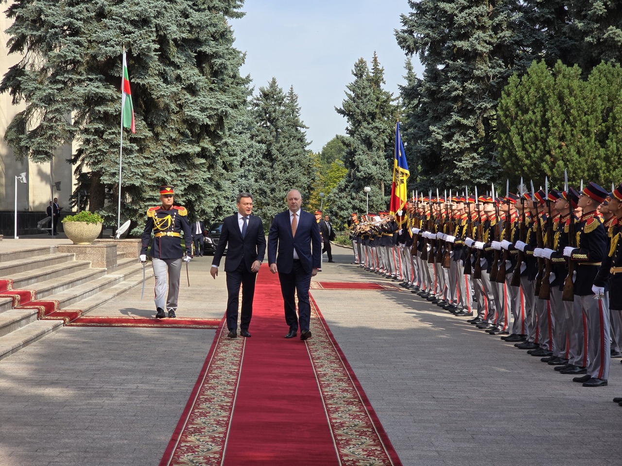 <p>Премиерът Желязков на визита в Молдова.</p>