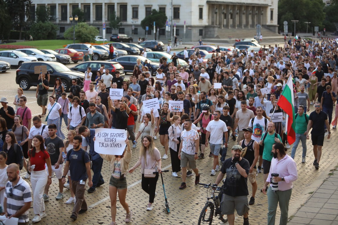 <p>Лекарите настояват за гарантиране на достойно заплащане на труда им.</p>